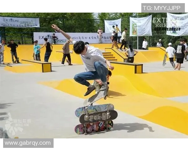 南京滑板队在全国街舞大赛中逆袭成功展现青春活力与团队精神 南京滑板队在全国街舞大赛中逆袭成功展现青春活力与团队精神