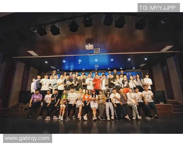 西安街舞队灵活性变革引发热议展现街舞文化新风貌