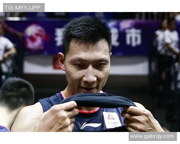 希姆基与迪纳摩的激烈对决展现足球魅力与战术智慧的较量