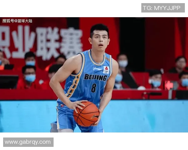 方硕的篮球之路：从青涩少年到职业赛场的辉煌历程与心路历程