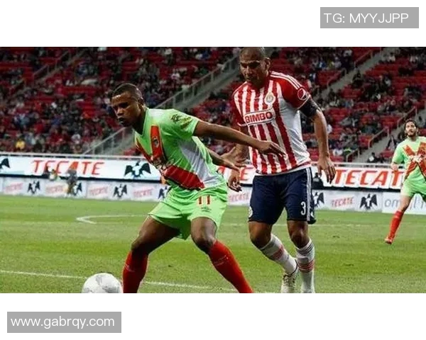 瓜达拉与莱昂的精彩对决揭示了足球战术的博弈与激情的碰撞 瓜达拉与莱昂的精彩对决揭示了足球战术的博弈与激情的碰撞