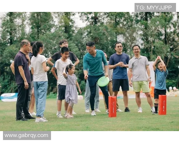 重庆飞盘队与西安飞盘队赛后复盘探讨团队协作的成功与不足 重庆飞盘队与西安飞盘队赛后复盘探讨团队协作的成功与不足